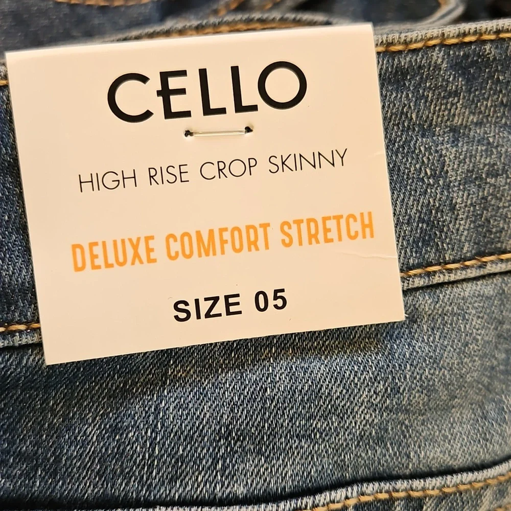 👖Cello High Rise Distressed Skinny Cropped Jeans